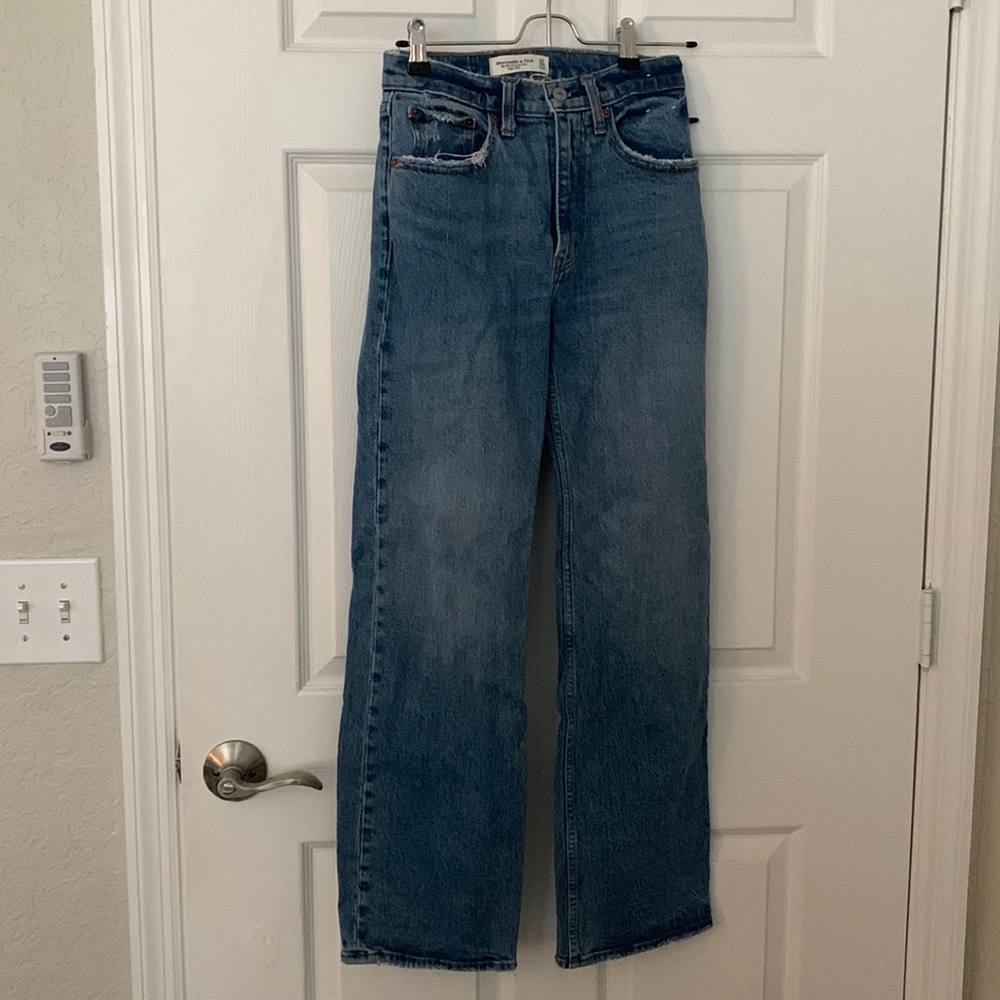 Abercrombie and Fitch, High Rise, 90’s relaxed jean, size 24